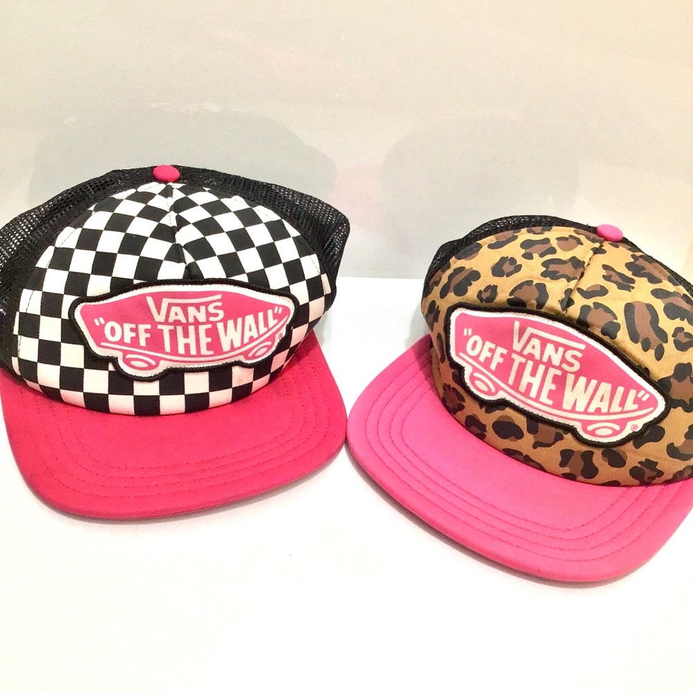 2 Vans Off the Wall Snapbacks